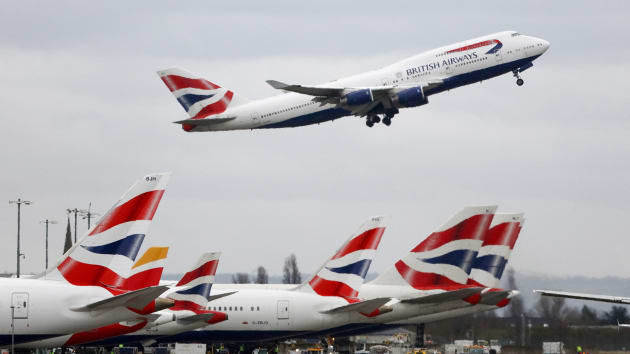   Một chiếc máy bay chở khách Boeing 747, do British Airways khai thác, có tại sân bay Heathrow ở London, Vương quốc Anh.  