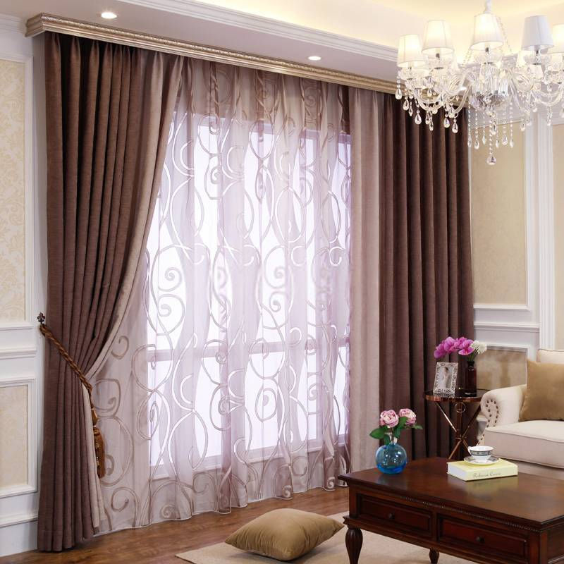  Rèm cửa màu nâu thường sẽ chắn sáng rất tốt, nên thường sẽ có thêm một lớp rèm mỏng để mang ánh sáng vào phòng.