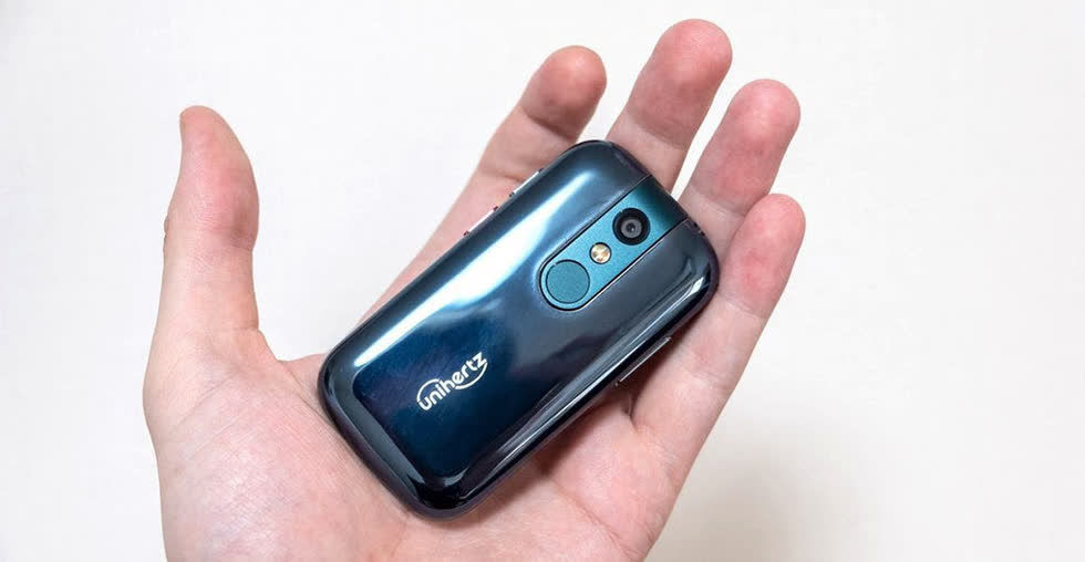 Jelly 2 - smartphone nhỏ nhất trên thế giới chạy Android 10