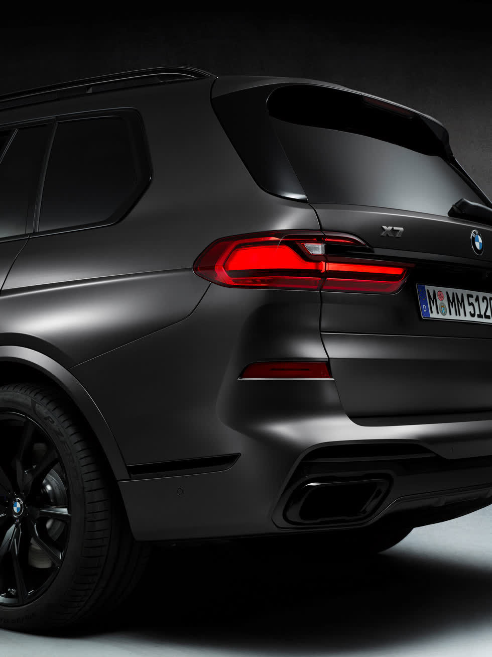 BMW-X7-Dark-Shadow-Edition-11