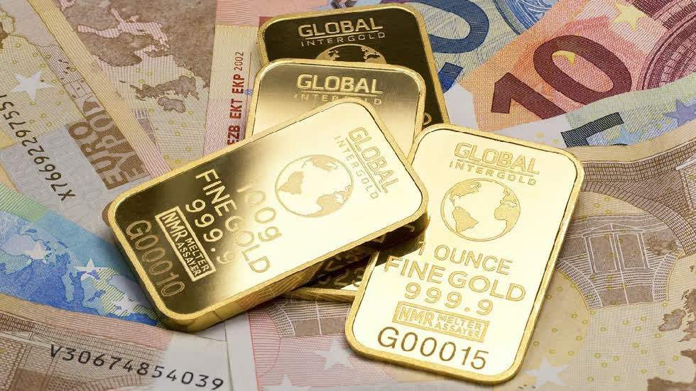 Nhà đầu tư đổ xô vào vàng tìm nơi trú ẩn thời khủng hoảng  