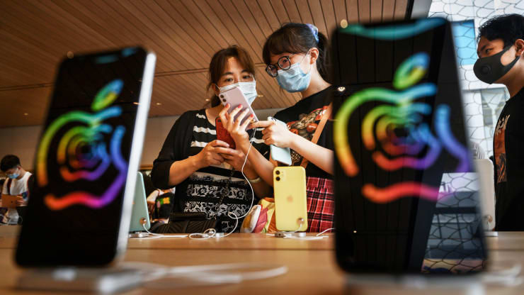 Doanh số iPhone tại Trung Quốc tăng 225% trong quý 2. Ảnh: CNBC.