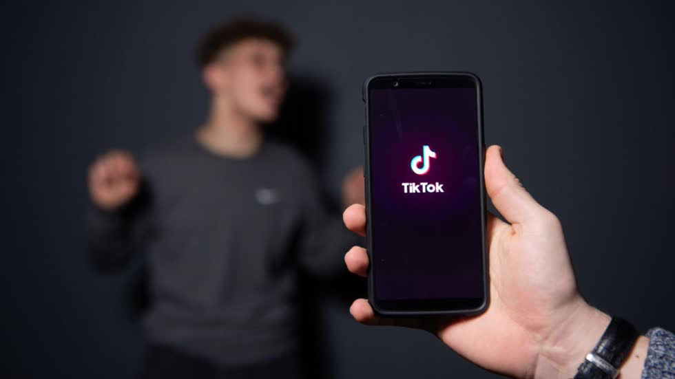 TikTok đang là một thế lực mạng xã hội rất phổ biến với giới trẻ Mỹ. Ảnh: Sky News