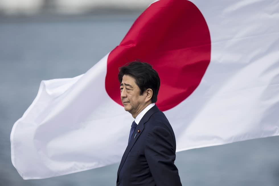 Thủ tướng Shinzo Abe muốn phát hành trái phiếu chính phủ để huy động nguồn tài chính cho gói kích thích kinh tế. Ảnh: Getty