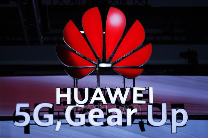   Biểu tượng của Huawei và mạng 5 G tại Diễn đàn băng thông rộng di động toàn cầu lần thứ 10 ở Zurich, Thụy Sĩ, ngày 15/10/2019. Ảnh: AFP.  