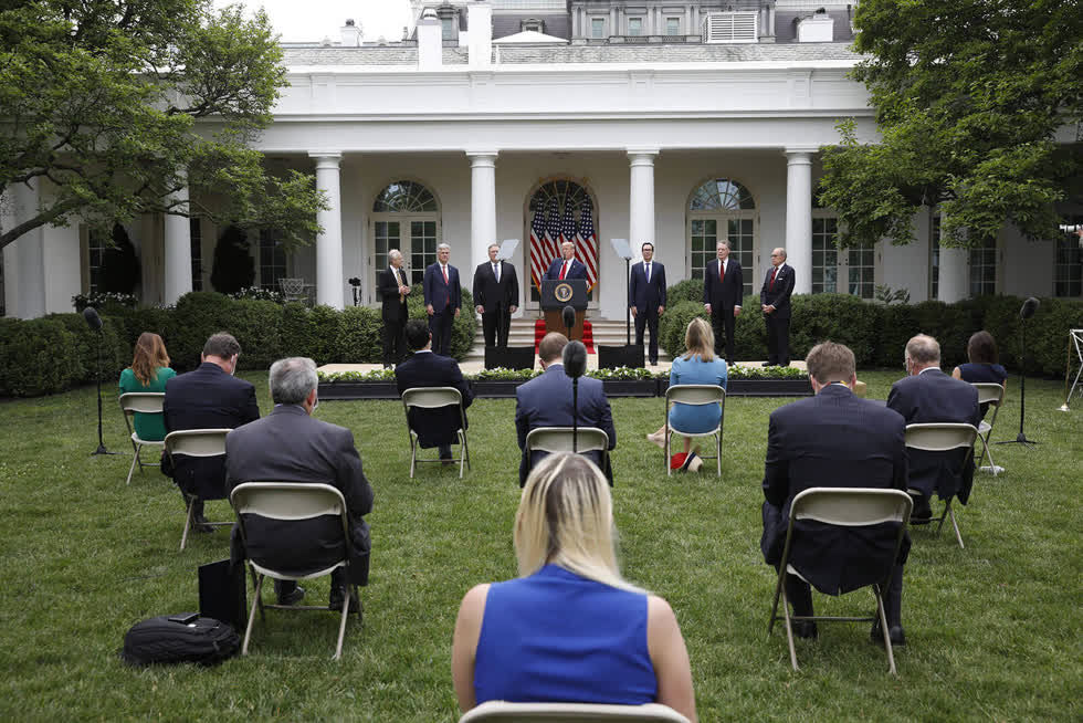   Phát biểu từ Vườn hồng của Nhà Trắng, Tổng thống Donald Trump tuyên bố Mỹ sẽ chấm dứt quan hệ với WHO. Ảnh: Getty  