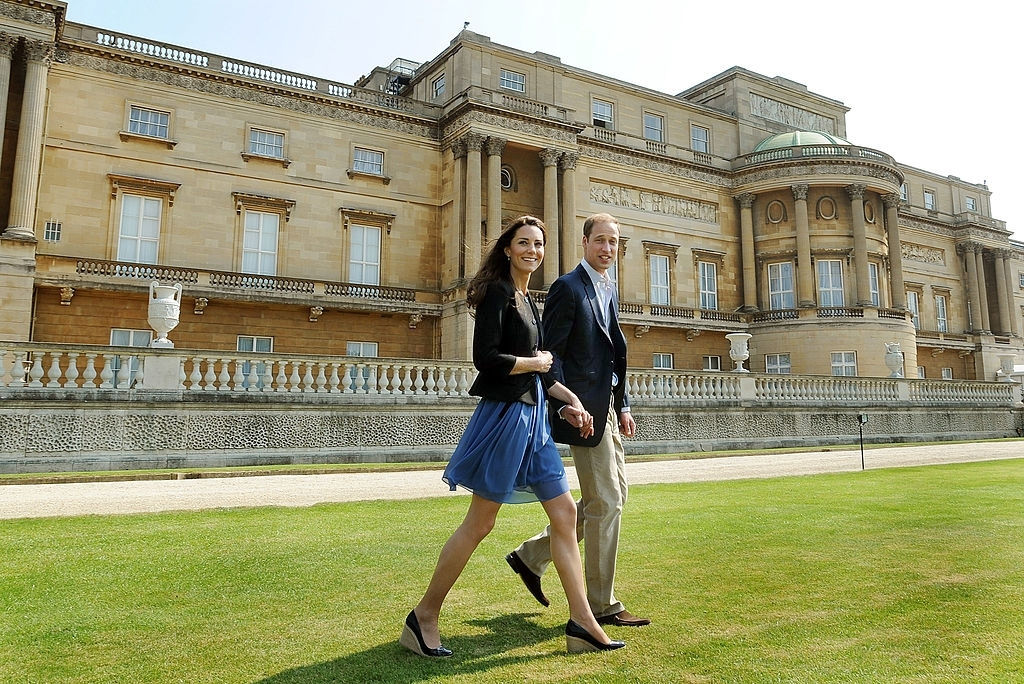 Giày đế xuồng là “trợ thủ đắc lực” của Công nương Kate Middleton ở các sự kiện lớn nhỏ vì vừa nâng đỡ dáng người cực tốt lại thoải mái trong thời gian dài. Ảnh: Getty Image 