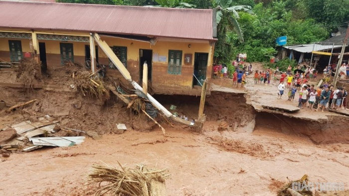 4 ngôi nhà bị cuốn trôi sau trận lũ quét tại Điện Biên: Ảnh: báo Giao Thông