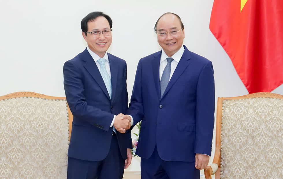 Thủ tướng Nguyễn Xuân Phúc tiếp ông Choi Joo Ho, Tổng Giám đốc Tổ hợp Samsung Việt Nam. Ảnh: VGP