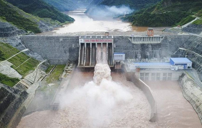 Thủy điện Lai Châu phải xả lũ do mưa lũ hoành hành. Ảnh: Người Lao Động
