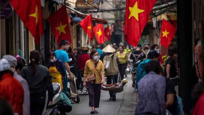 Forbes cho rằng, người Việt Nam rất cởi mở để thích nghi trong tình hình COVID-19. Ảnh: Finance Times