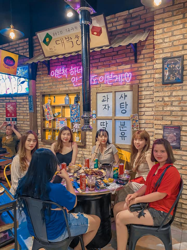 Không gian ở Bros BBQ mang lại phong cách xứ Hàn đúng chuẩn. Nguồn: Facebook Bros BBQ