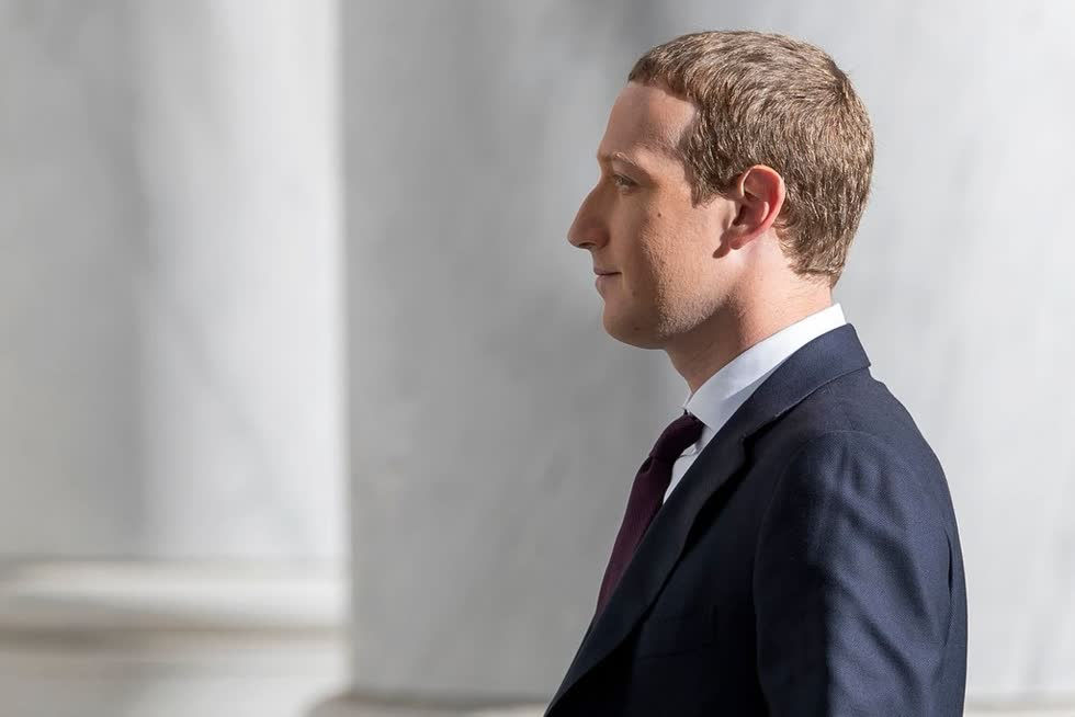 Trong những lần tiếp xúc với Tổng thống Mỹ Donald Trump và các nghị sĩ tại Washington D.C, Mark Zuckerberg liên tục nhắc tới mối nguy từ Facebook. Ảnh: Shutterstock.