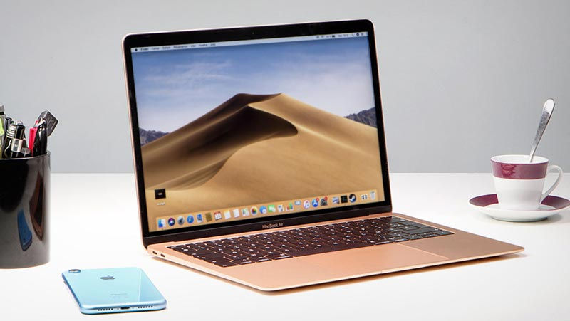   Sự thời thượng của Macbook vẫn thu hút lượng lớn iFan trung thành theo năm tháng.  