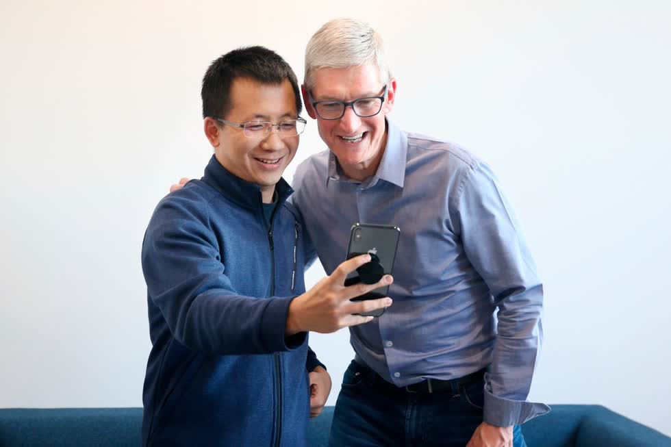 Trương Nhất Minh và CEO Apple Tim Cook gặp nhau tại trụ sở của ByteDance vào tháng 10/2018. Ảnh: AP