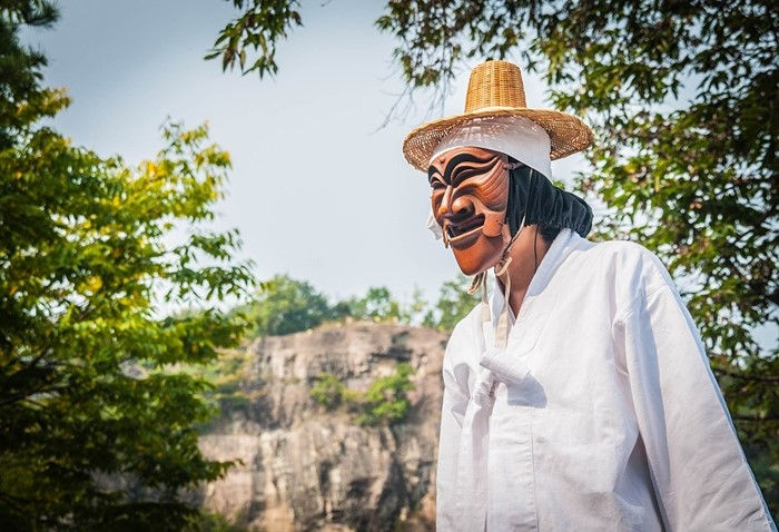 Trang phục làm lễ Vu lan tại Hàn Quốc.