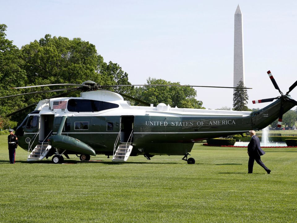 Trực thăng Marine One sẵn sàng phục vụ tổng thống Mỹ. Ảnh: Reuters