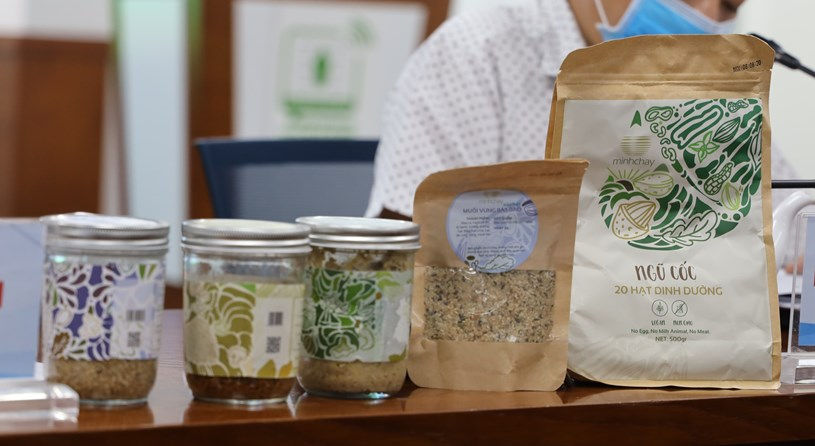 Các sản phẩm của Minh Chay mà cơ quan chức năng thu hồi được khá đa dạng từ pate, ruốc mấm, ngũ cốc, muối đậu... Ảnh: TTBC TP.HCM