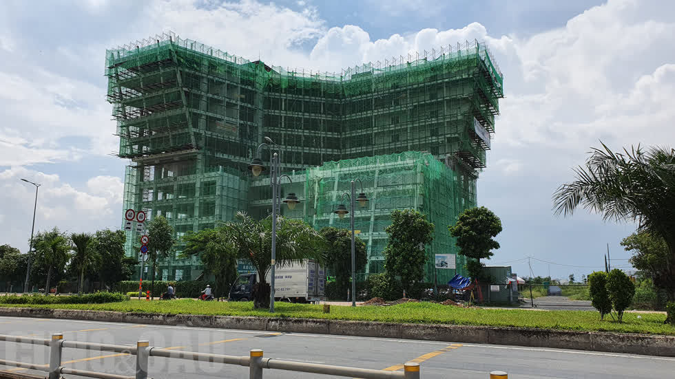  Hiện tại, cơ sở của Trường ĐH Nguyễn Tất Thành đang được xây dựng tại đây. Đối diện là quỹ đất rộng 15 ha dành cho Trường ĐH Fulbright Việt Nam.