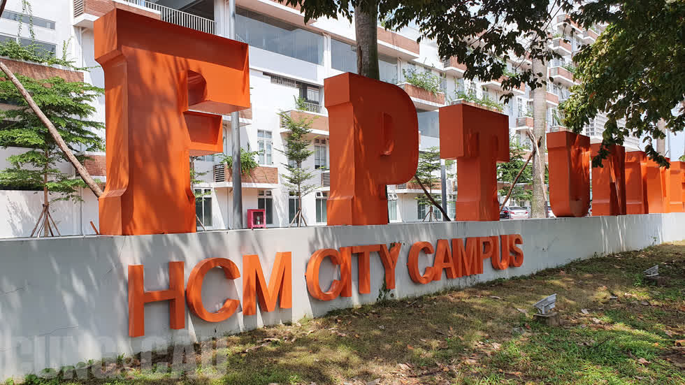   Ngoài các nhà máy và văn phòng của các công ty lớn, Khu Công nghệ cao còn có thêm hàng loạt trường đại học về đầu quân, trong đó đã đưa vào hoạt động Trường ĐH FPT từ giữa năm 2019 và Trường ĐH Công nghệ TP.HCM.   