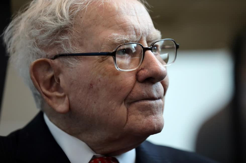   Tỷ phú Warren Buffett đã bán bán bớt cổ phiếu ngân hàng sau một thời gian dài nắm giữ – lâu nhất là 31 năm.    
