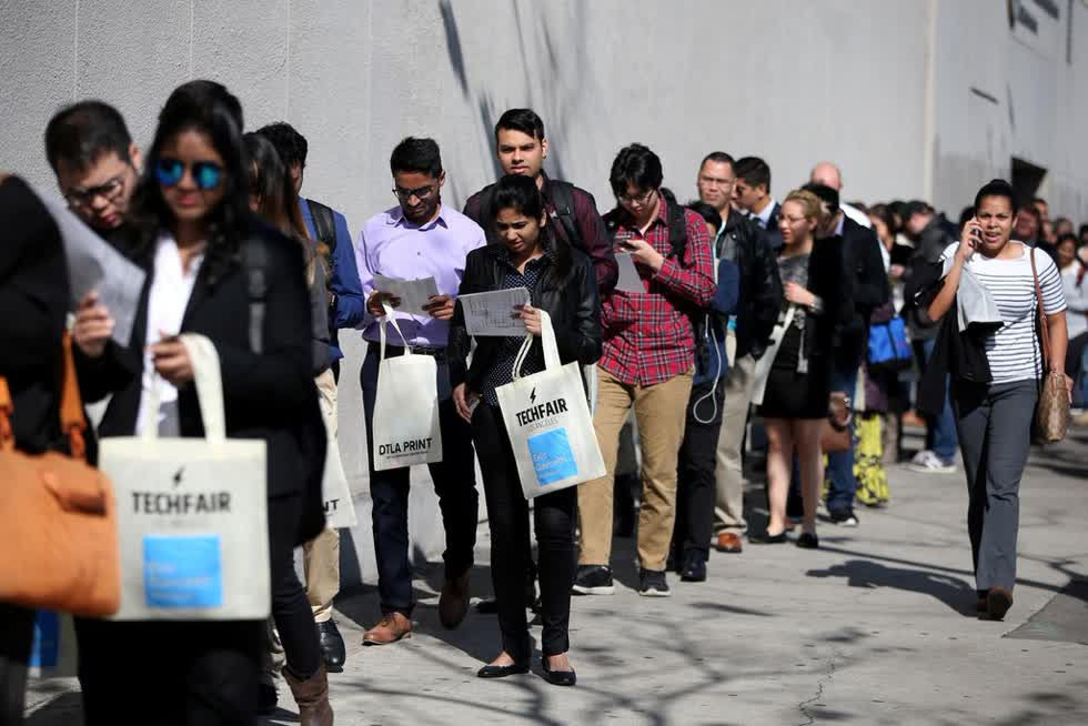 Số đơn xin trợ cấp thất nghiệp tại Mỹ vẫn tăng cao. Ảnh: Reuters.