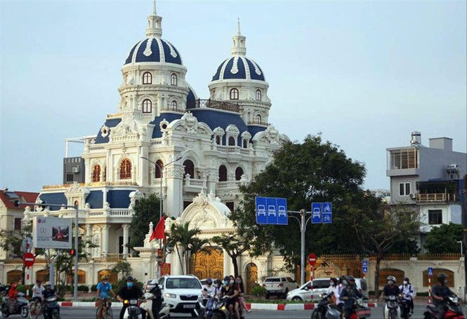Tòa lâu đài của đại gia Phát “dầu”. Ảnh: Nguyễn Hoàn