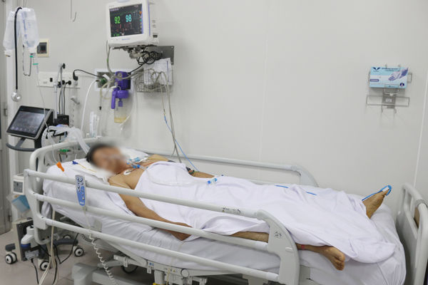 Các bệnh nhân bị ngộ độc Clostridium botulinum điều trị tại Bệnh viện Chợ Rẫy vẫn chưa thể quay trở lại cuộc sống bình thường
