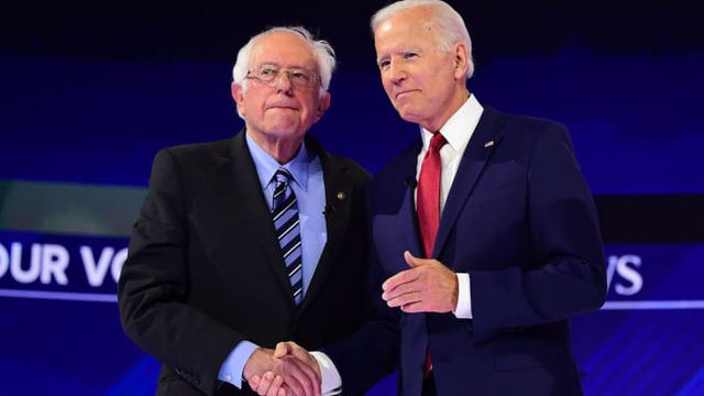 Thượng nghị sĩ bang Vermont Bernie Sanders (trái) và ứng viên tổng thống Dân chủ Joe Biden. Ảnh: EPA