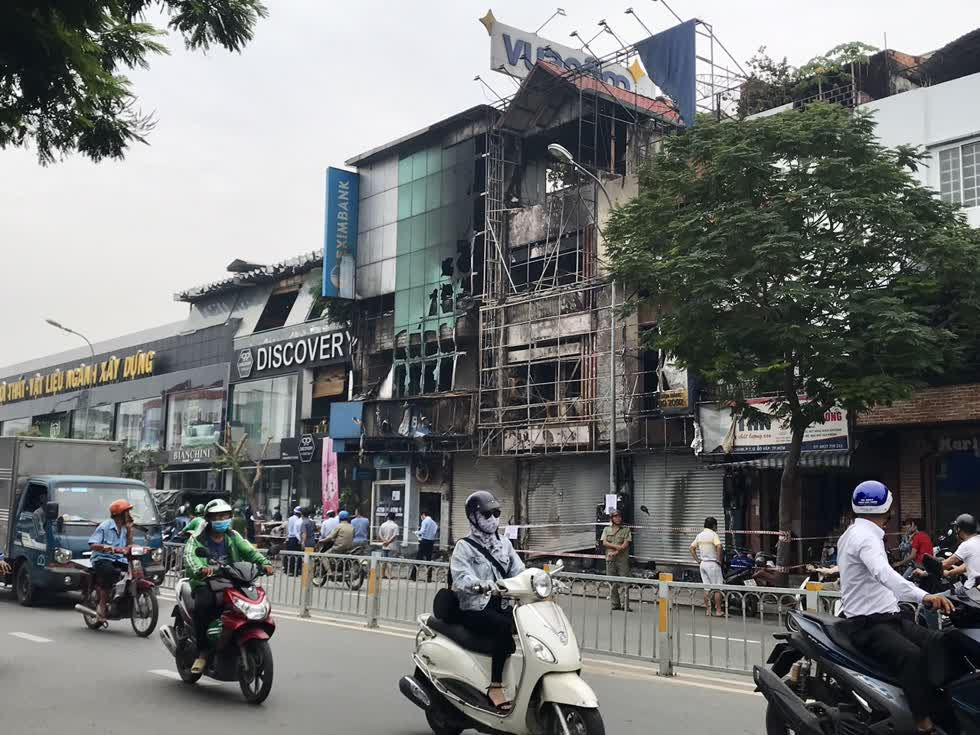 Hiện trường điểm giao dịch Eximbank Nguyễn Oanh (Gò Vấp) sau khi vụ cháy được dập tắt. Ảnh: Kinh Tế & Tiêu Dùng
