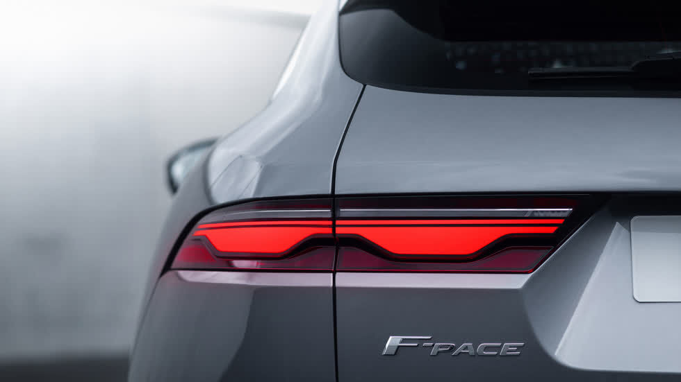 Ra mắt Jaguar F-Pace 2021, đối đầu với Range Rover Velar