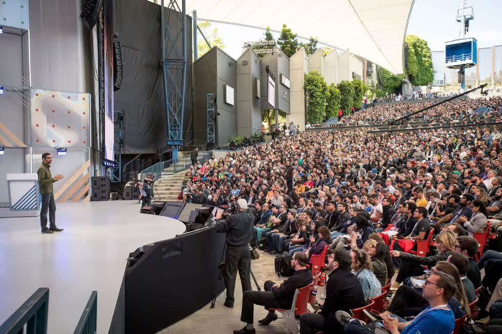 Ông Pichai phát biểu tại Hội nghị các nhà phát triển Google I/O ở Mountain View vào năm 2018. Ảnh: Bloomberg