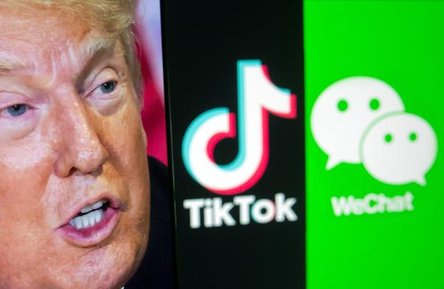 Chính phủ Mỹ sắp chặn người dùng tại nước này tải TikTok và WeChat xuống điện thoại thông minh. Ảnh: Reuters.
