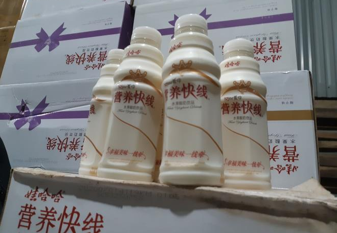 Hơn 10.000 chai sữa chua đều do Trung Quốc sản xuất được vận chuyển lậu và tập kết tại La Phù.