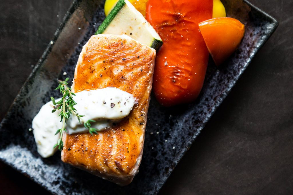 Các loại cá béo là thực phẩm tốt cho gan bạn nên tích cực bổ sung trong bữa ăn hằng ngày. Ảnh: Pexels. 