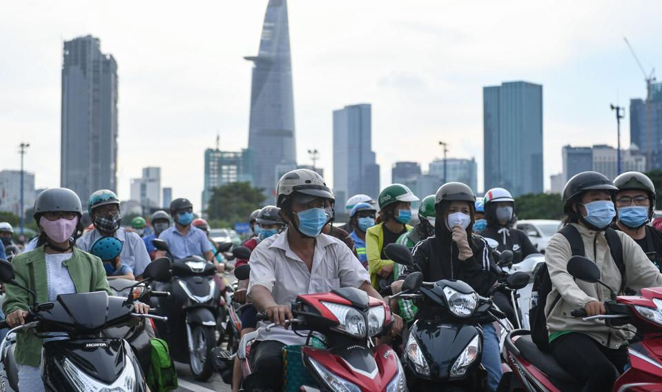 Việt Nam đã ghi nhận tăng trưởng kinh tế 1,8% trong nửa đầu năm 2020 - con số thấp nhất thập niên. Ảnh: Getty Images.