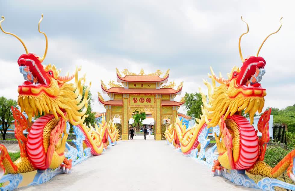 Đền thờ Tâm linh Việt của Hoài Linh.