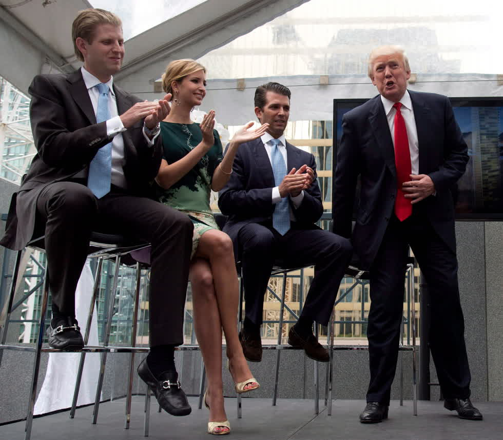 Eric, Ivanka và Donald Trump Jr. với cha tại một buổi công bố về dự án khách sạn ở Vancouver vào năm 2013. Phu nhân Trump dường như đã quản lý cả hai thỏa thuận đó với tư cách là giám đốc điều hành Trump Organization. Ảnh: AP