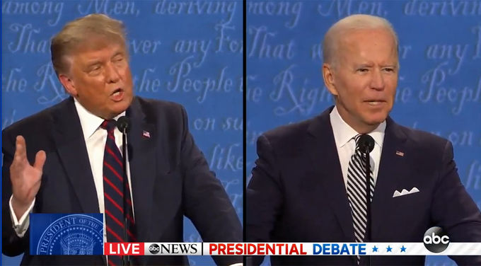 Trump (trái) vàBidentranh luận.Ảnh chụp màn hình kênh ABC News.