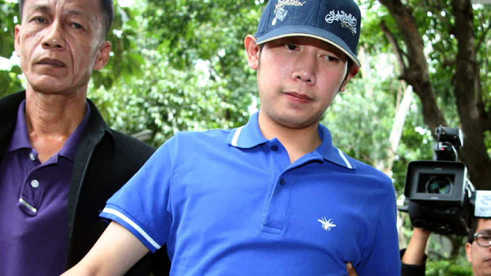 21 cảnh sát được cho là đã giúp thiếu gia Red Bull Thái Lan thoát tội vào 8 năm trước. Ảnh: NYT