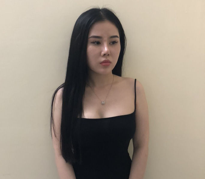 Hot girl Vũ Thị Vân Anh tại cơ quan công an.