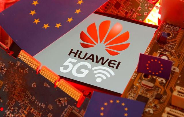   Logo mạng 5G và Huawei được nhìn thấy trên bo mạch chủ PC trong hình minh họa này được chụp vào ngày 29/1/2020. Ảnh: Reuters.  