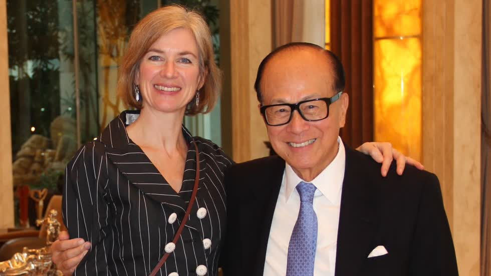 Jennifer A. Doudna và Li Ka Shing ở Hong Kong năm 2014. Ảnh: Li Ka Shing Foundation.