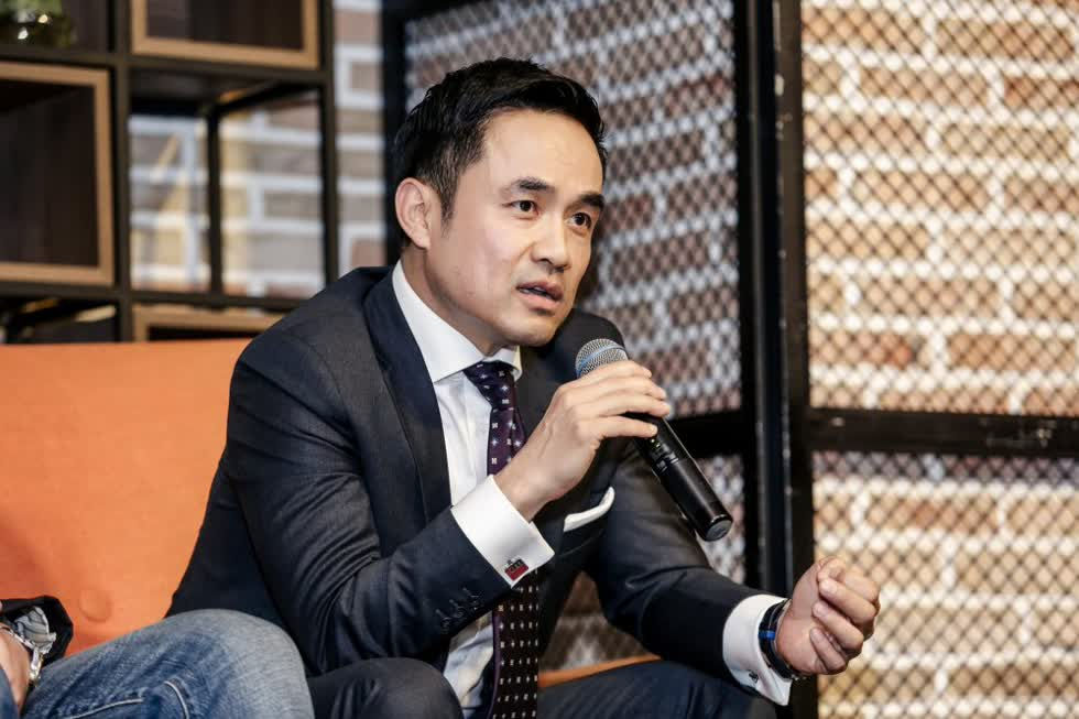 Ông Louis Nguyen nhận định kinh tế Việt Nam có thể hồi phục vào giữa năm sau, và những ngành cốt lõi như ngân hàng, bất động sản, tiêu dùng sẽ phát triển mạnh mẽ.
