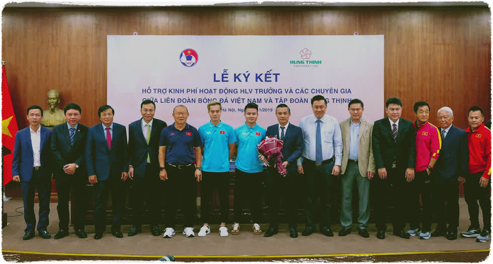 Tập đoàn Hưng Thịnh cam kết cùng VFF trả lương cho Huấn luyện viên Park Hang Seo và đội ngũ trong 3 năm tới. Ảnh: Hưng Thịnh Corp