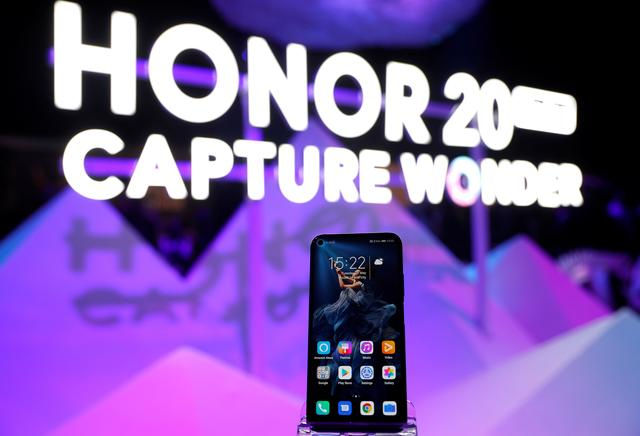 Điện thoại thông minh Honor 20 mới của Huawei tại sự kiện ra mắt sản phẩm ở London, Anh, ngày 21/5/2019. Ảnh: Reuters.