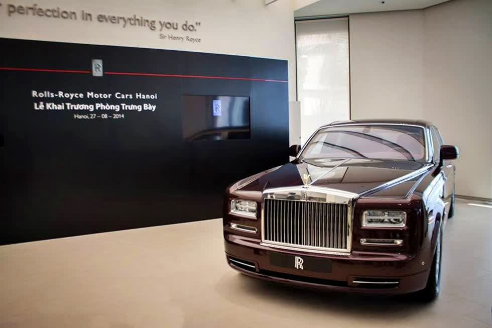 Lễ khai trương showroom của Rolls-Royce Motor Cars Hanoi với mẫu xe đầu tiên là chiếc Phantom phiên bản Oriental Sun.