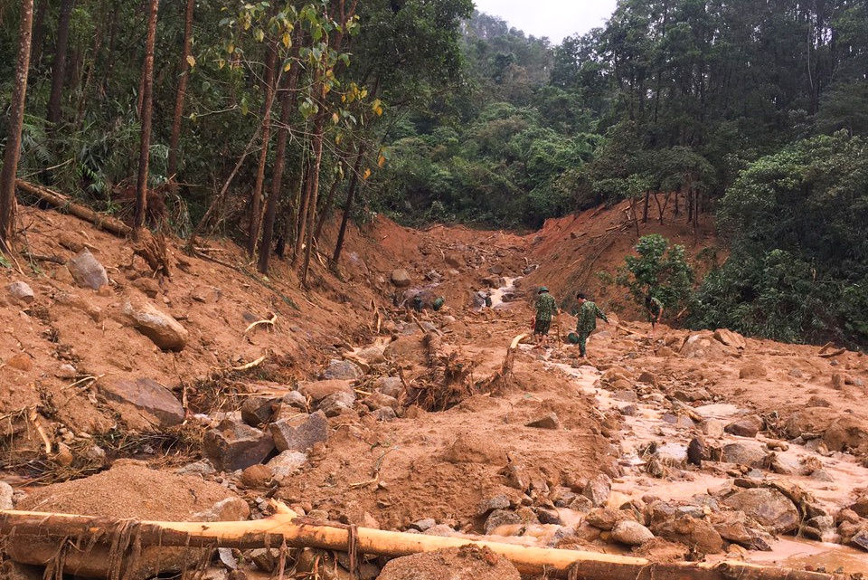 Tiểu khu 67 (Trạm kiểm lâm Sông Bồ, xã Phong Xuân, huyện Phong Điền, tỉnh Thừa Thiên - Huế) bị san phẳng sau vụ lở đất. Ảnh: CTV.