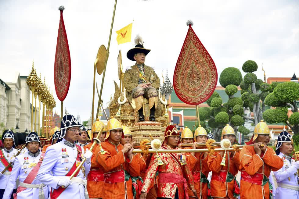 Vua Vajiralongkorn được cho sở hữu khối tài sản hơn 40 tỷ USD. Ảnh: AP.