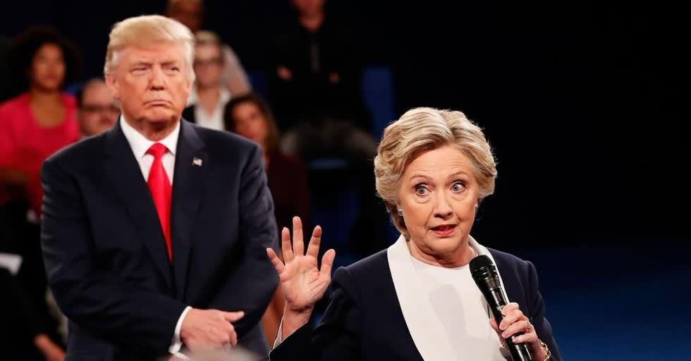 Ứng cử viên tổng thống Donald Trump và Hillary Clinton trong một cuộc tranh luận năm 2016. Ảnh: Getty Images.
